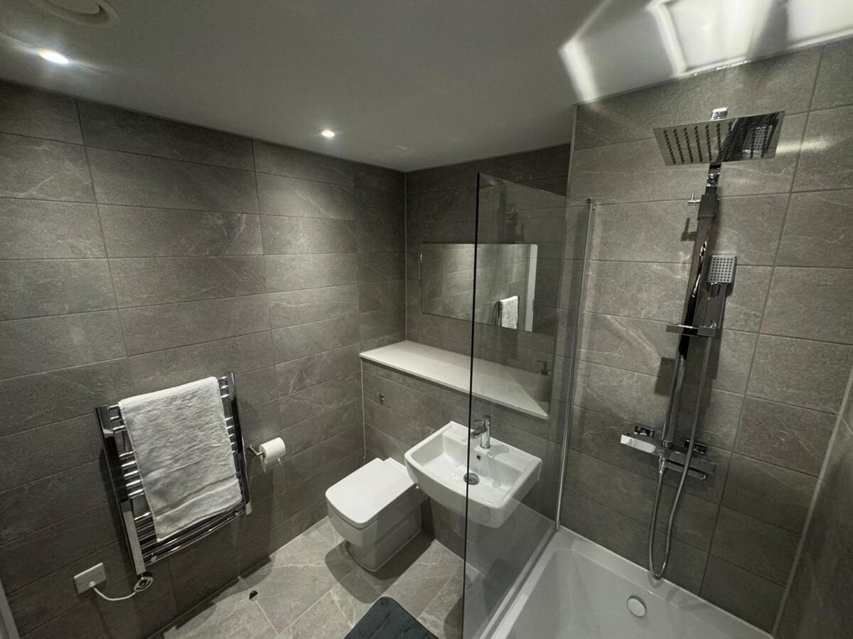 Modern 2-Bedroom Apartment In Heart Of Liverpool Bagian luar foto