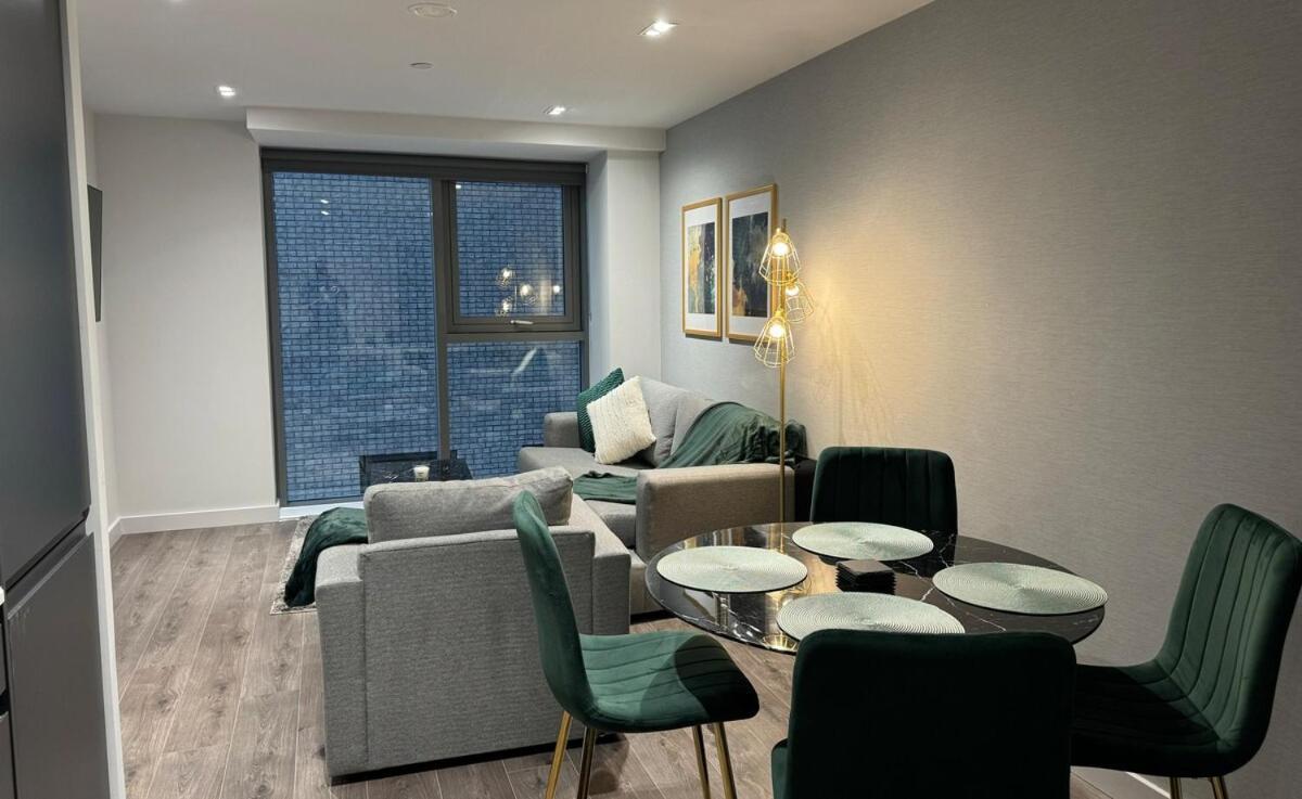 Modern 2-Bedroom Apartment In Heart Of Liverpool Bagian luar foto